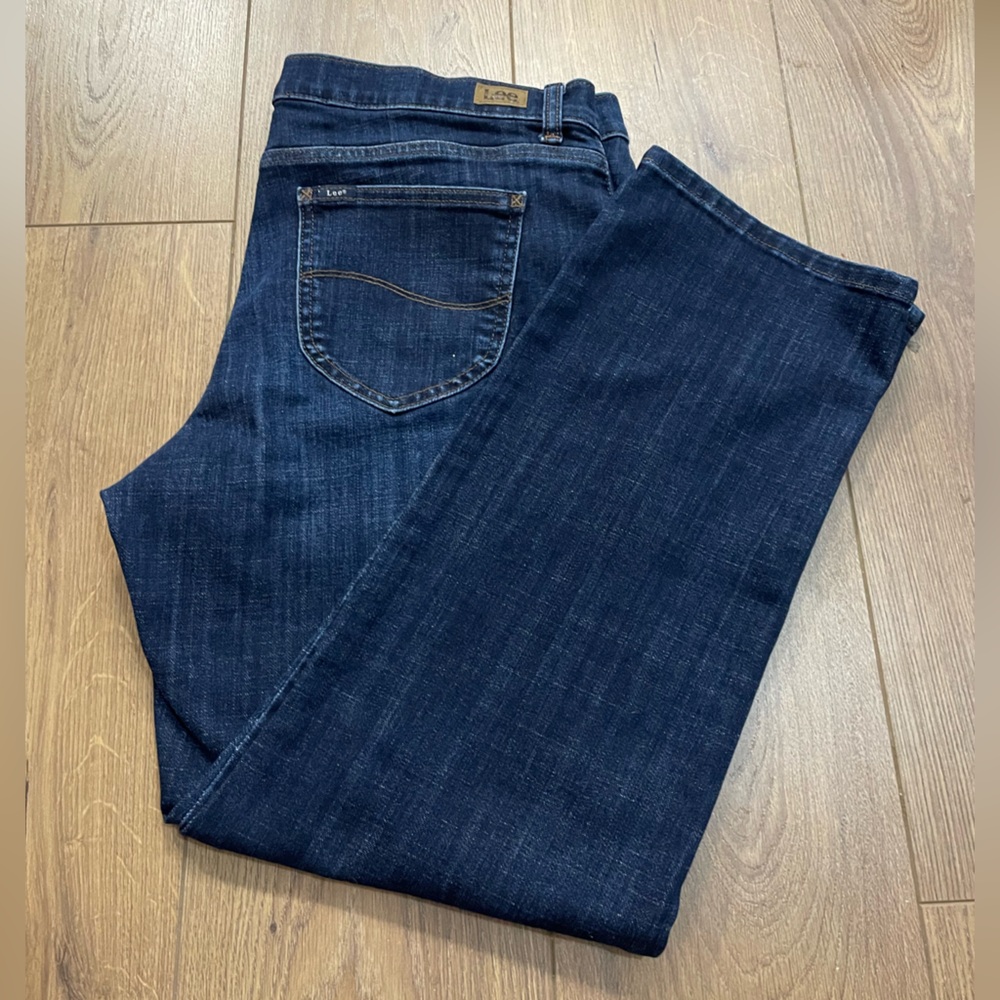 Lee Riders Jeans Straight Leg Medium Wash Pants Women’s Size 16 Petite